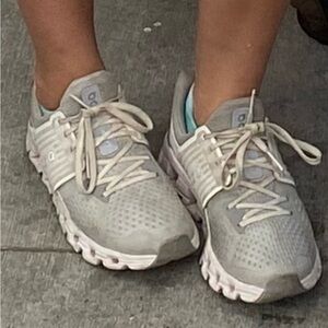 ON cloudswift Gray Women's Sneakers